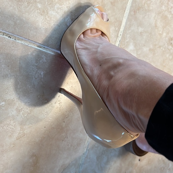 Christian Louboutin size 39 or 8-1/2 node patent calf heels - Picture 2 of 16